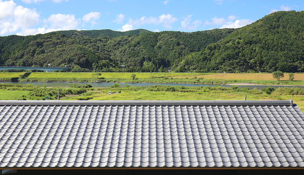 写真：淡路いぶし瓦